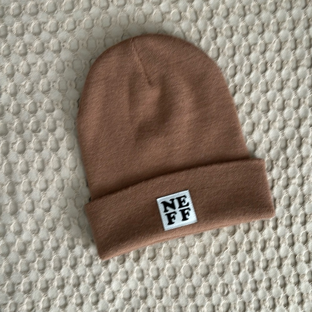 Neff Beanie • salmon